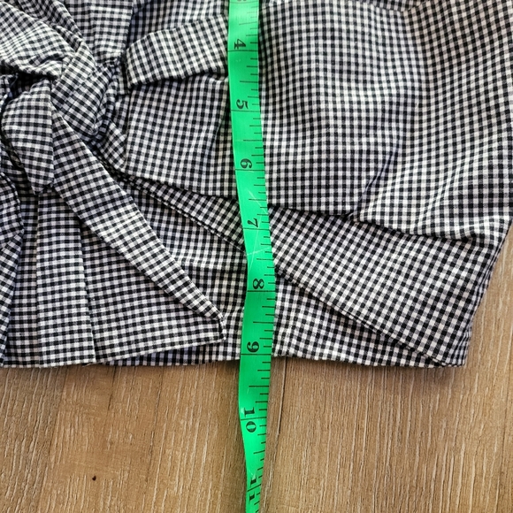 Socialite Black & White Gingerham Crop Top Size Medium - Picture 5 of 7